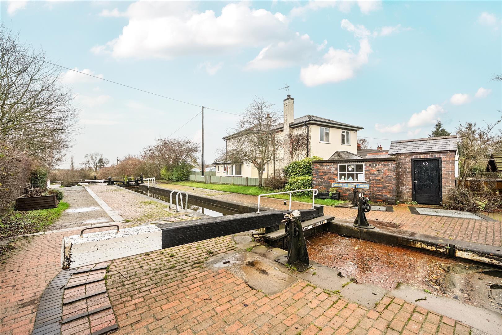 Property Image 9c936e6f-d8bb-4bc1-a2c9-b88fd03880e4
