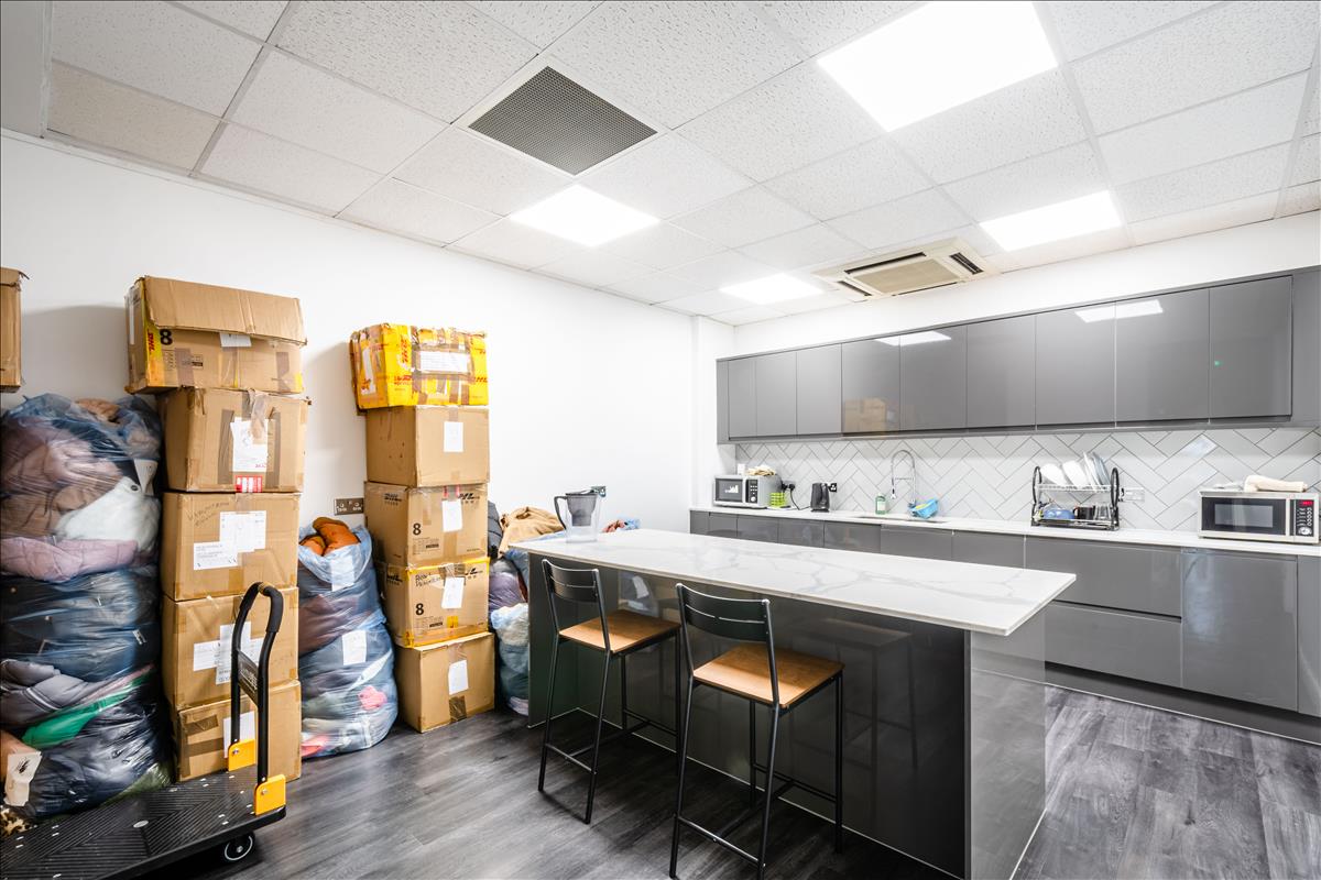 industrial unit to let in Greenwich Centre Business Park