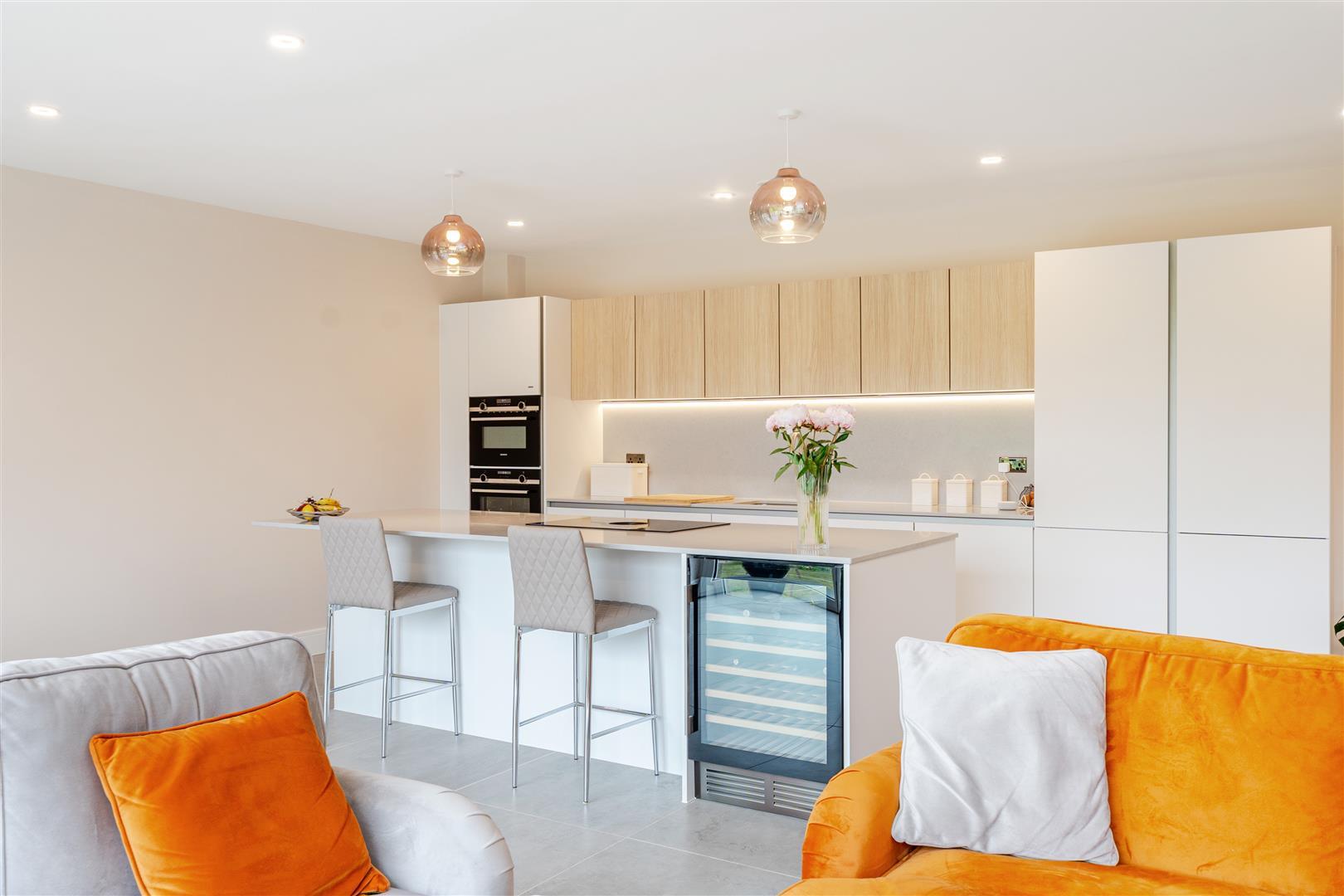 Property Image 9db2f006-2f5f-468b-bec9-d4d2cad20061