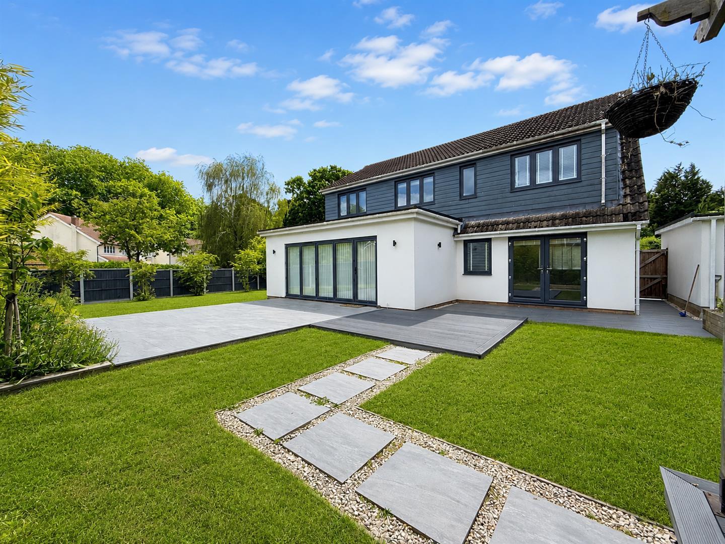 Property Image 9dc174d4-715a-43c0-b39e-e8e76a2a9ff5