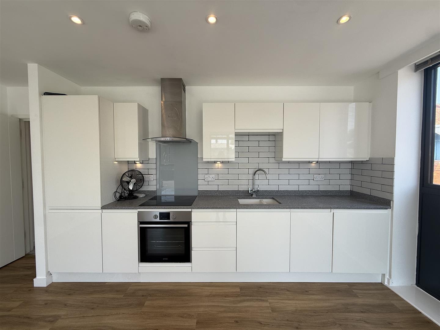 Property Image 9e2707ee-ef37-4a79-8eb0-3e1d2624cc7c