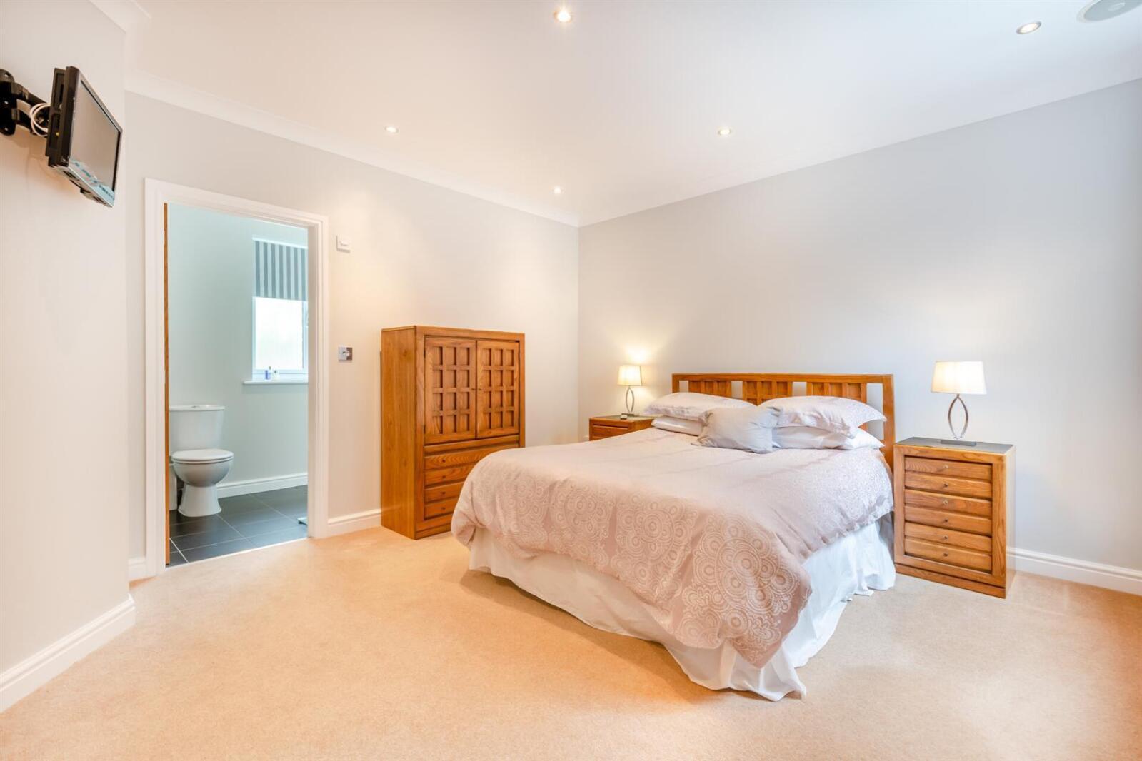 Property Image 9e489e6e-74a9-4efc-809b-ab71794f0269