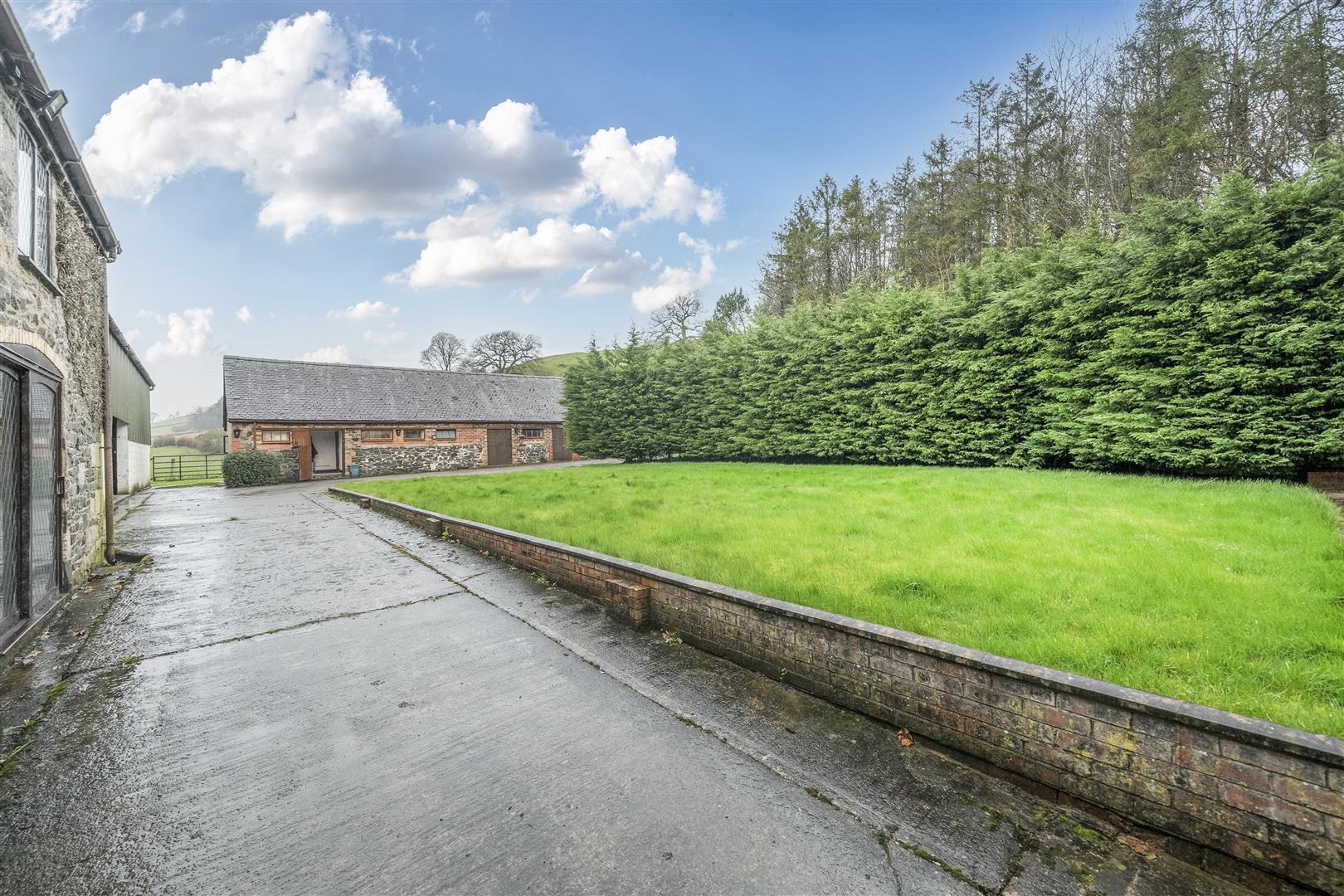 Property Image 9e5222ab-b989-4ceb-b8b6-dd7f983022d3