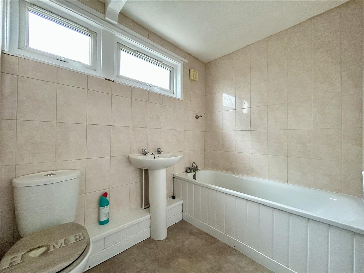 Property Image 9e8024f6-2a3a-443c-92f5-f95db7d9b3cf