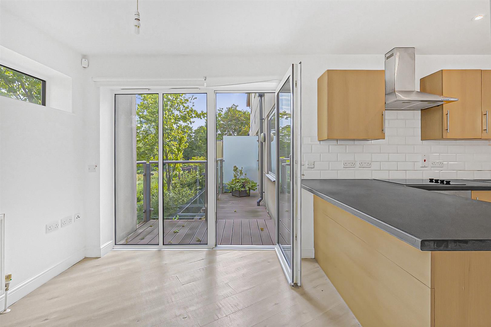 Property Image 9e9850f6-cd24-4e6c-bd04-89fee7772122