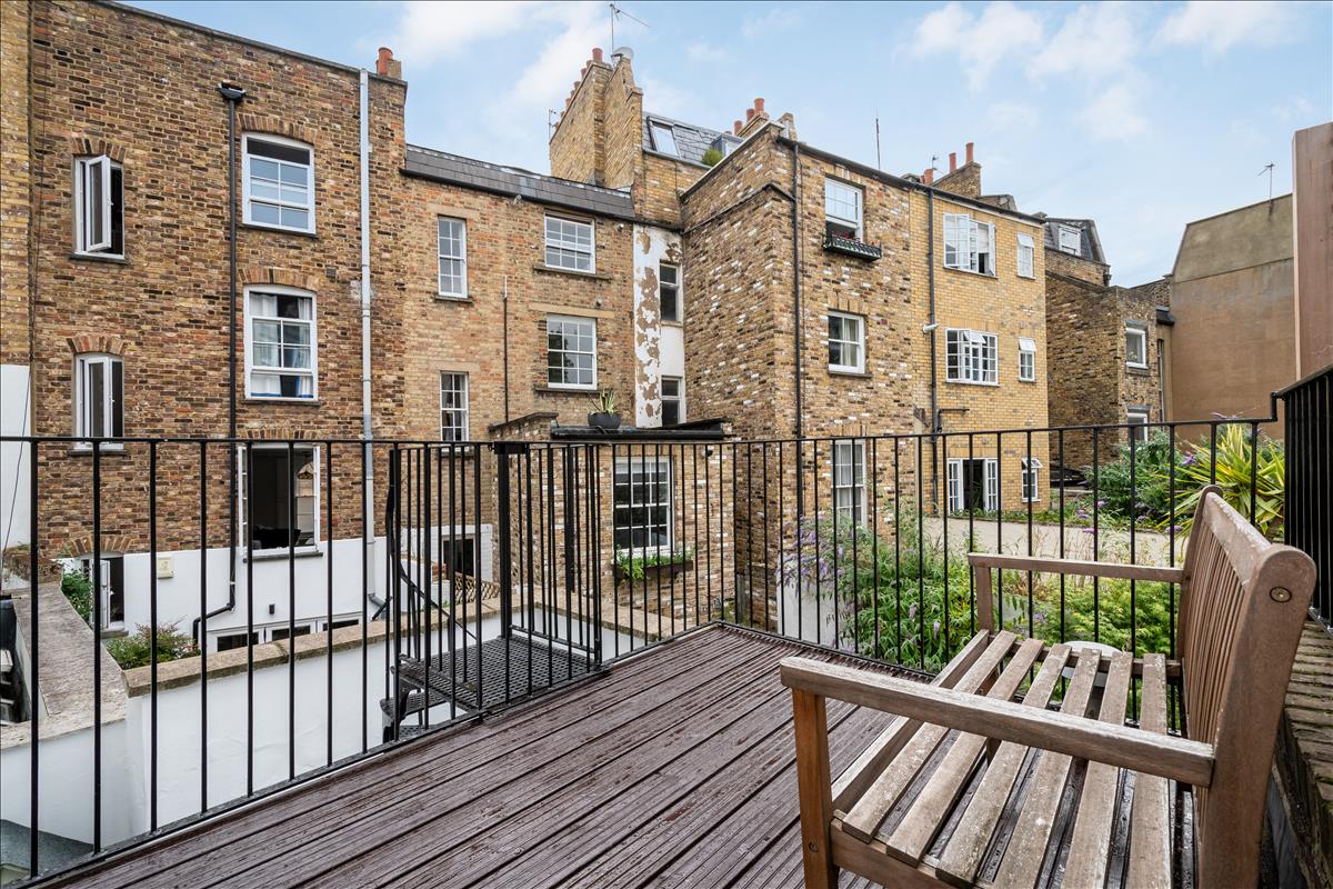 Stunning two bed georgian townhouse for rent in Barnsbury N1