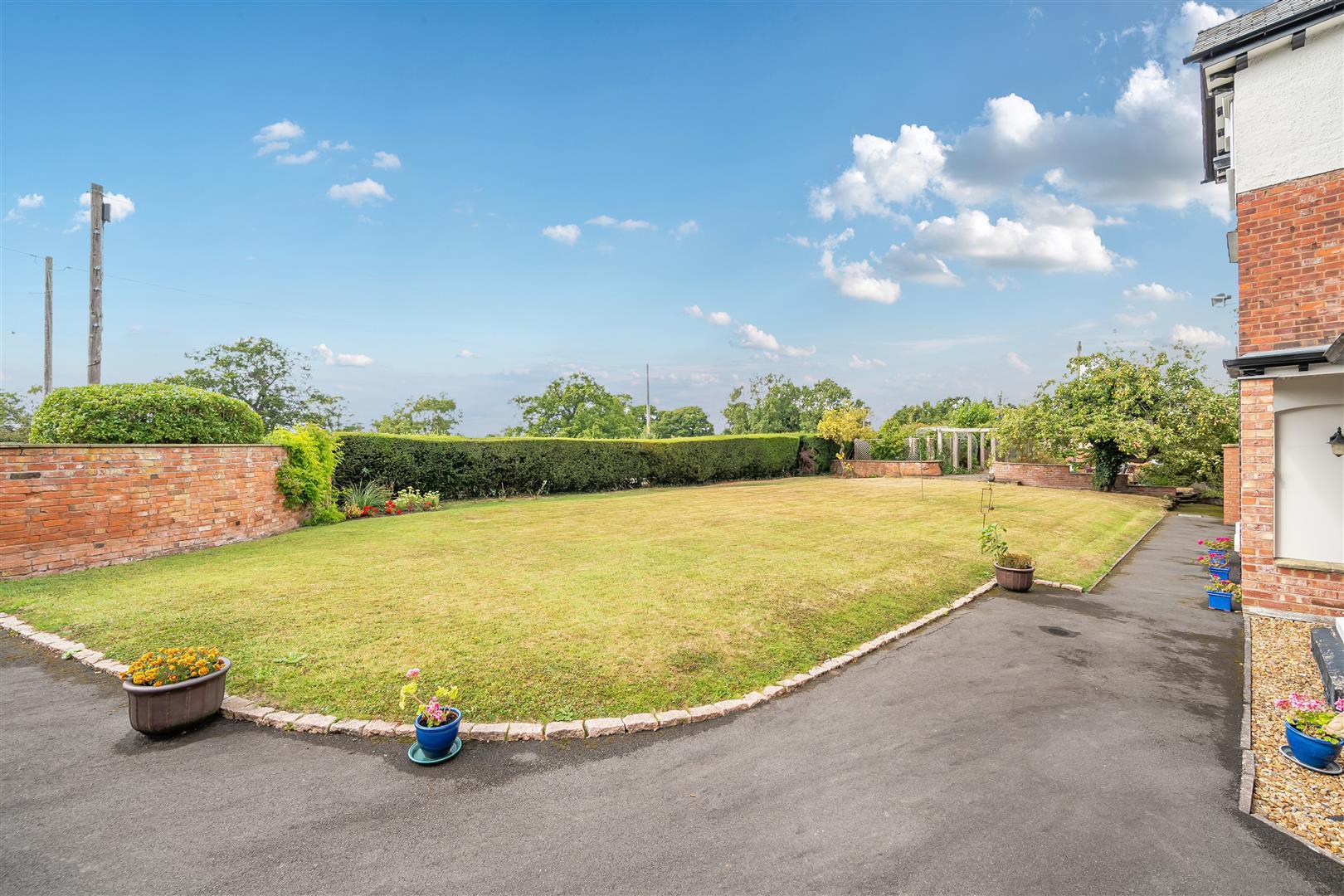 Property Image 9efedd3a-4b5b-408d-a0bc-01f97e512312