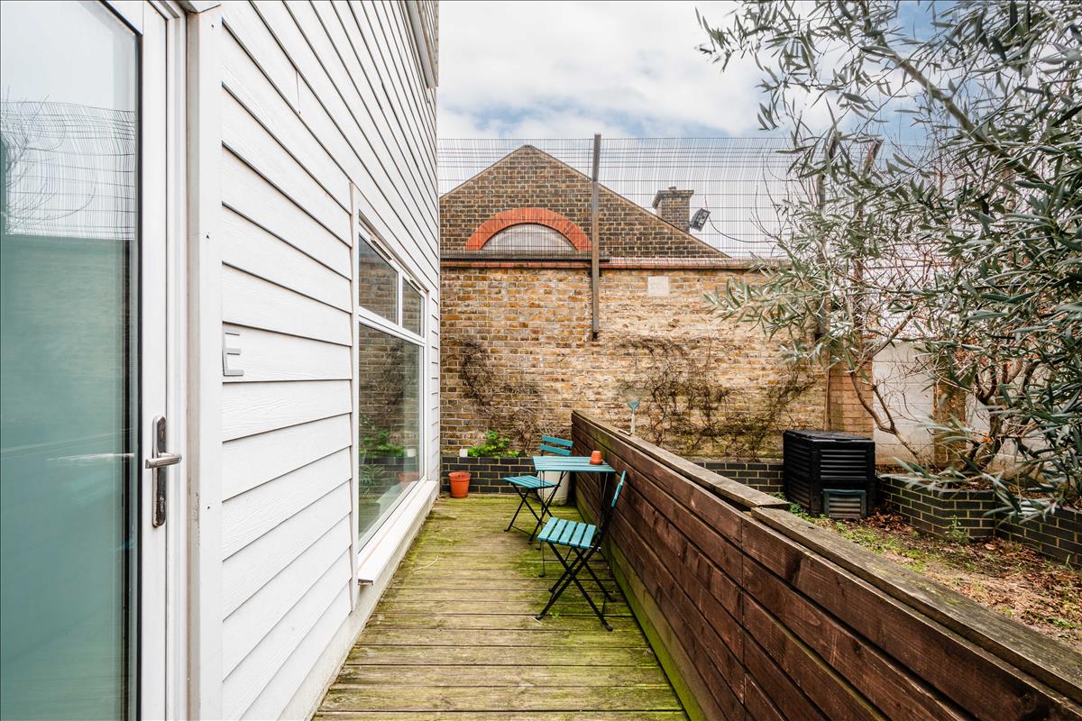 Freehold Investment Apartment Block Communal Outdoor Space/Garden