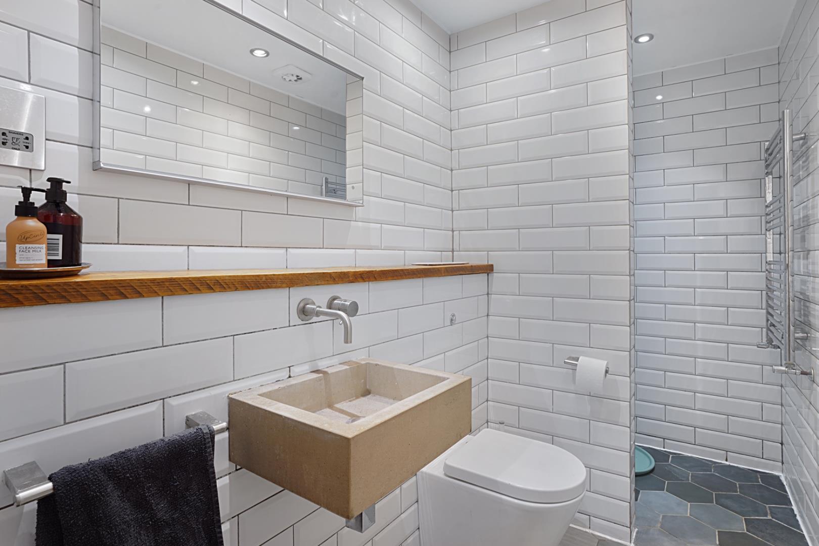 Property Image 9f9b6f98-52f1-4e7d-ad3e-f017b2d770e3