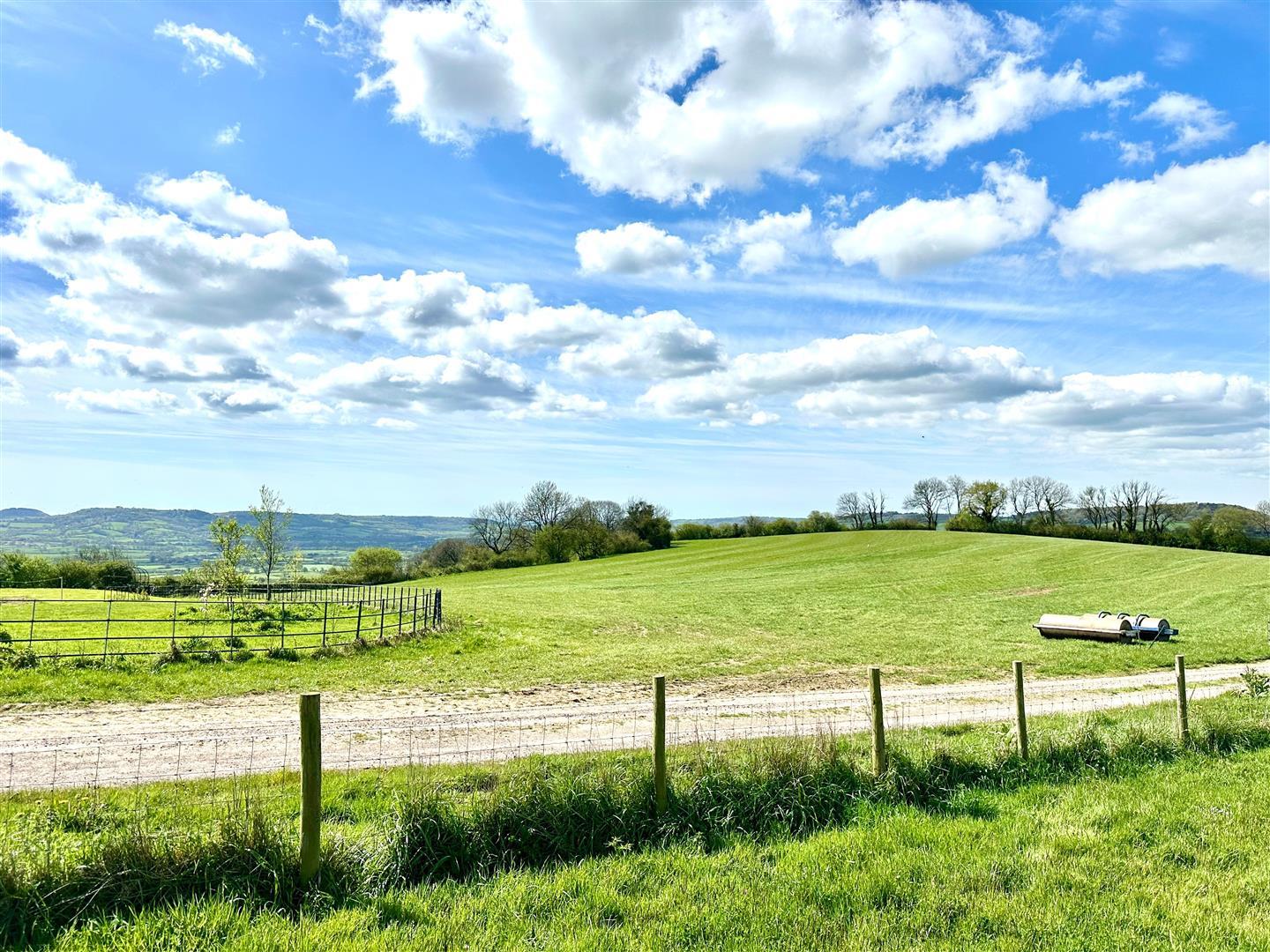 Property Image 9fa7435d-3279-493a-9dd0-82dd93b263fa