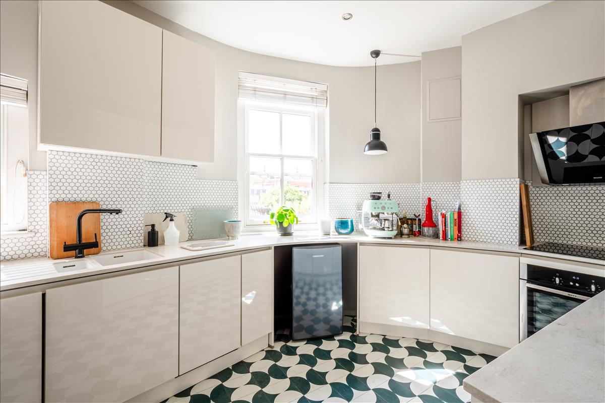 Two -bedroom, two-bathroom flat for sale, Marchmont Street, Bloomsbury, WC1N. Kitchen