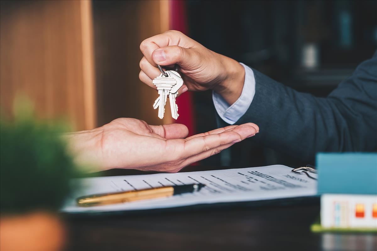 Handing over Tenancy keys 