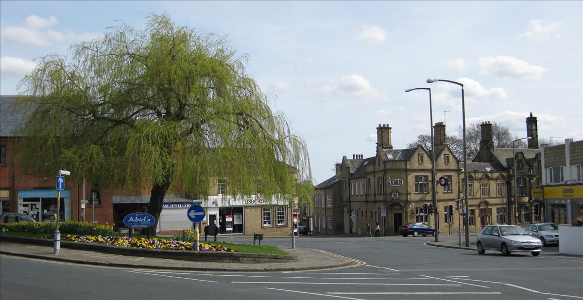 Road side view with cars in headingly