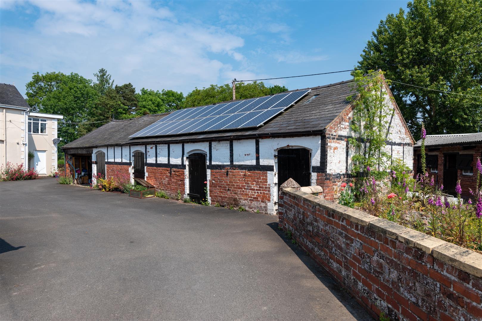 Property Image a0116993-b50a-4c62-acaa-39325728c06e