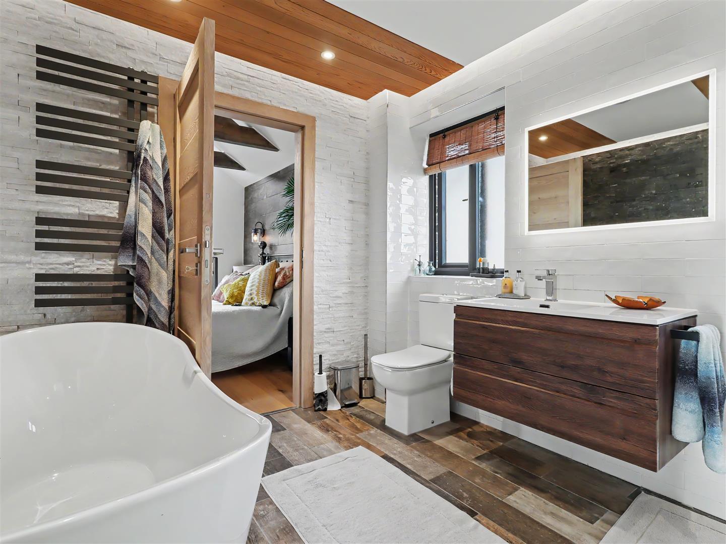 Property Image a0269459-916d-468e-830d-76d051ff385a