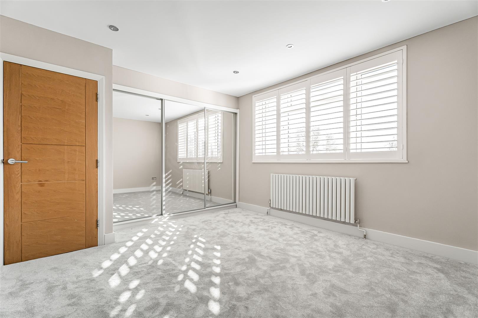 Property Image a0376df8-78bf-4990-b410-72d440b7f070