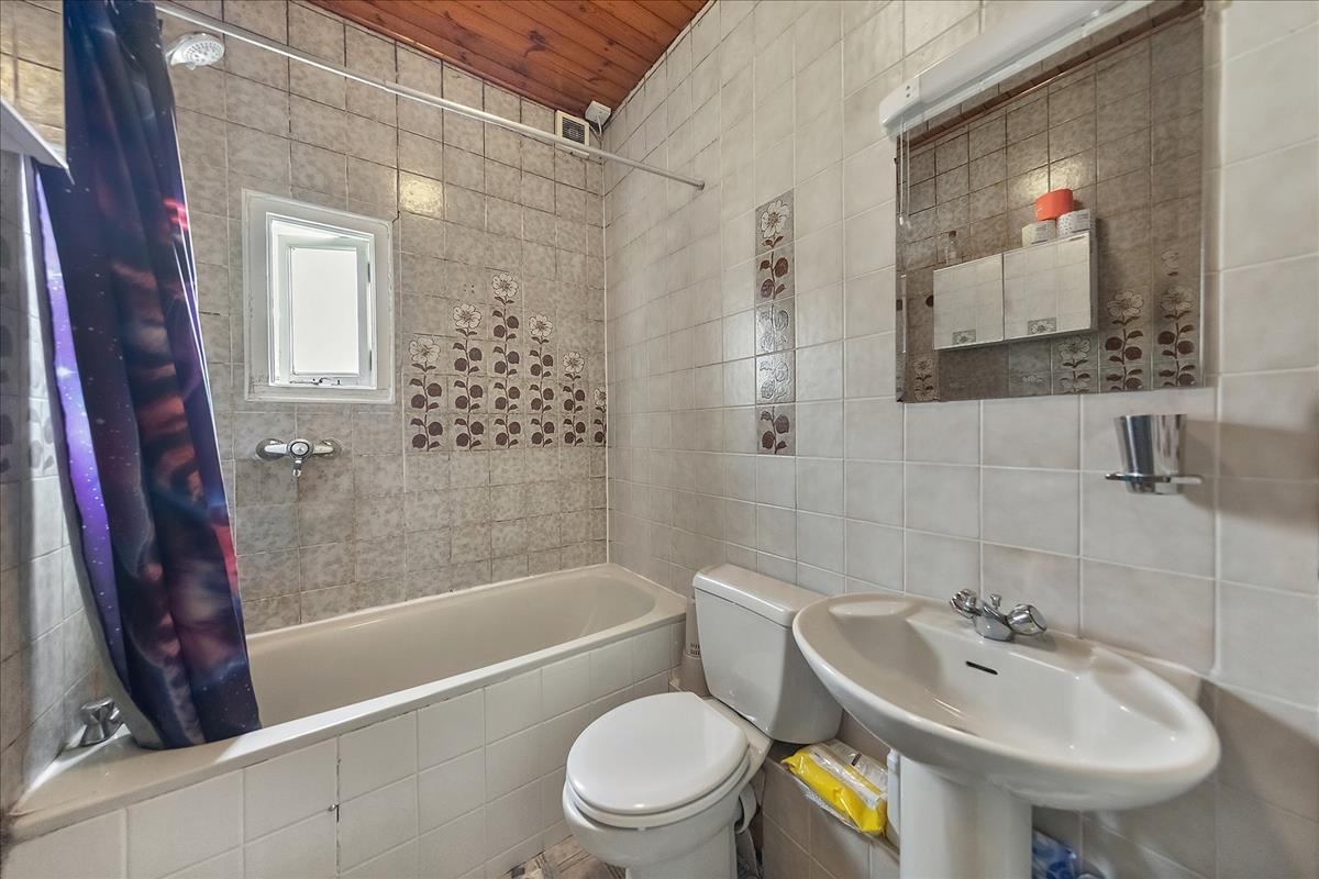 Property Image a0431436-c218-47b8-8390-daac23a21ac5