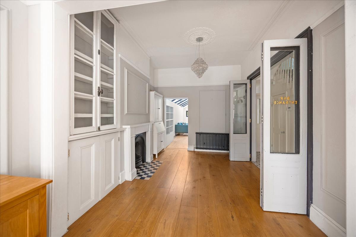 Property Image a080e255-503b-47a6-bdc8-099e473a2d7b