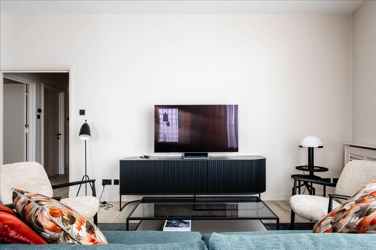 Newly refurbished two bedroom high end apartment for let in the exchange building Spitalfields E1