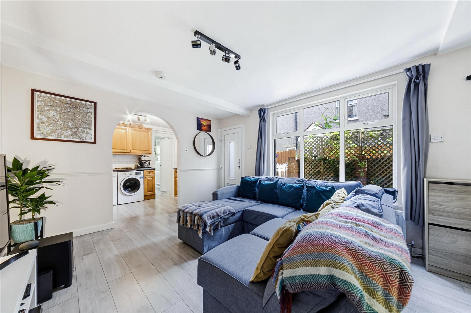 Property Image a2e235f6-5a50-499e-b07f-6027a73db60b