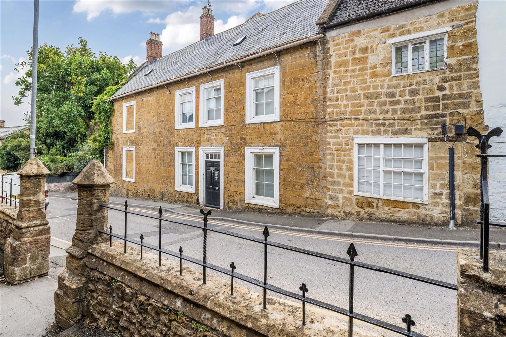 Property Image a2e7e7e5-39e4-4eb0-9cfb-0fa18194c326