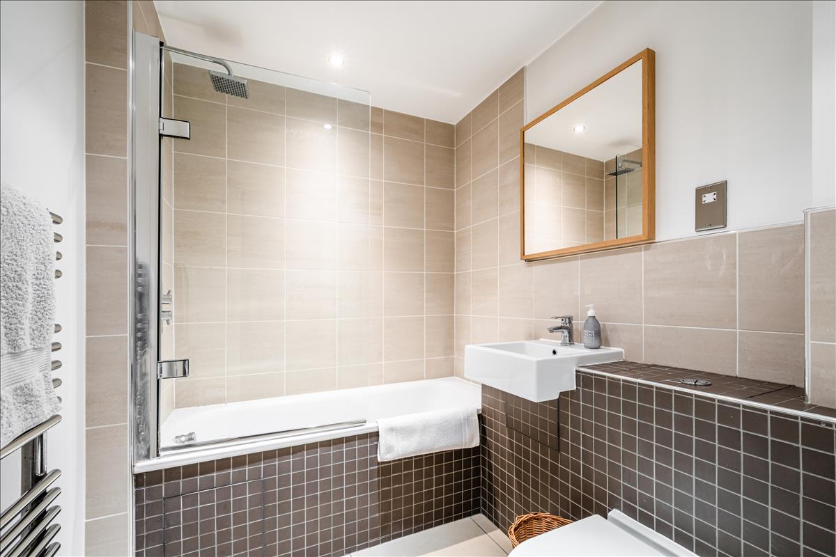 3 apartment for sale Hoxton Square