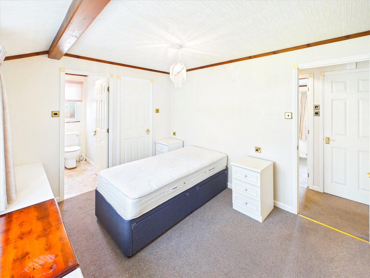 Property Image a30a39bd-e42d-48ac-af67-270b924c75c9