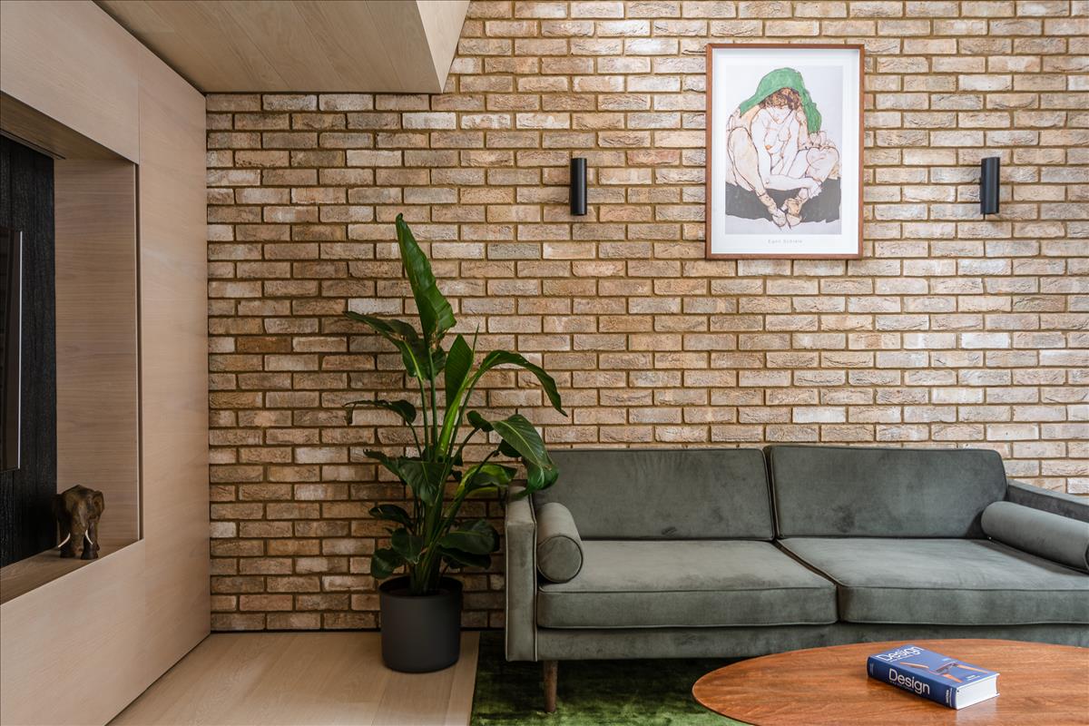 Three bed mews house development with architecturally designed interiors for rent e2