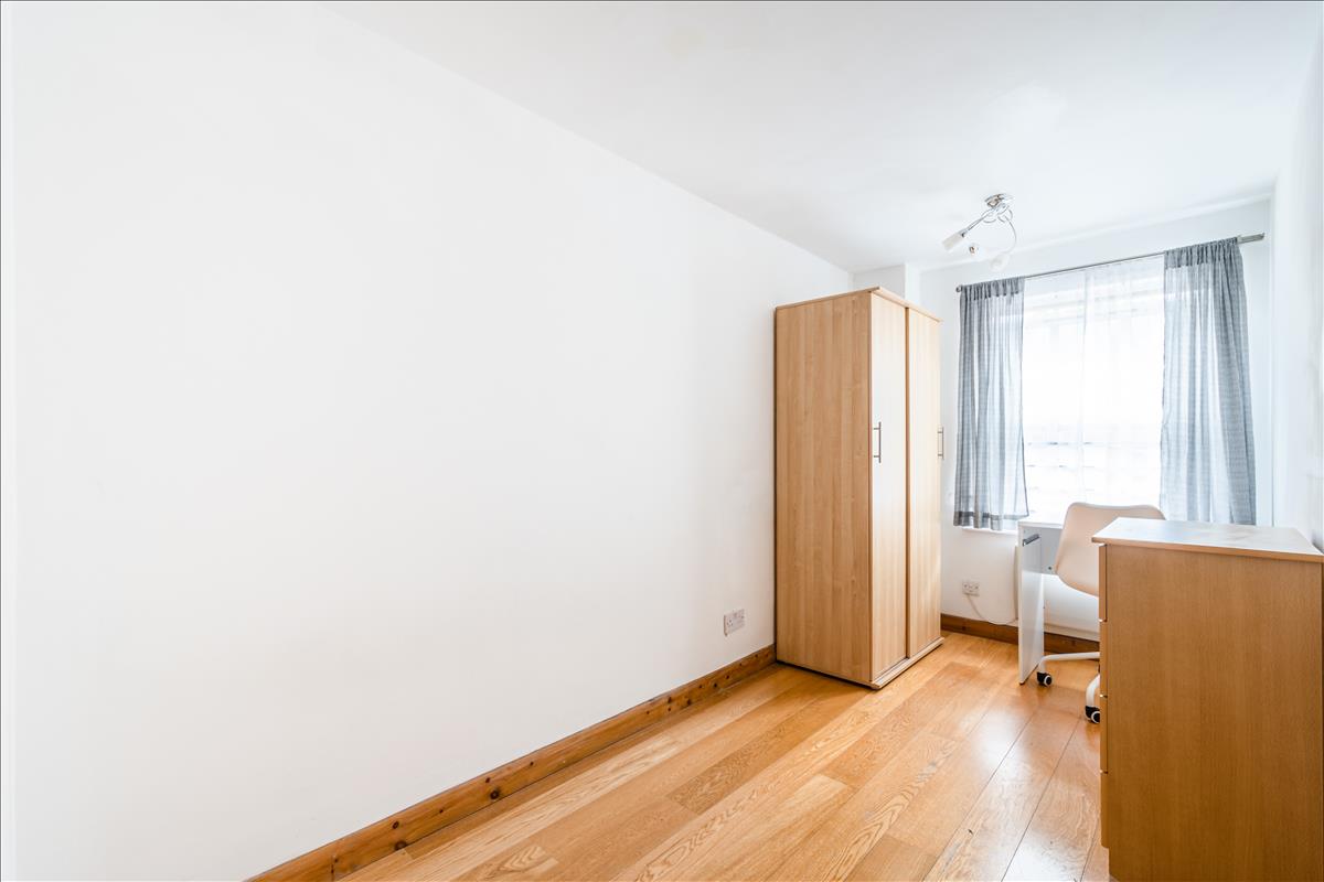 Three bedroom period apartment for rent in WC1