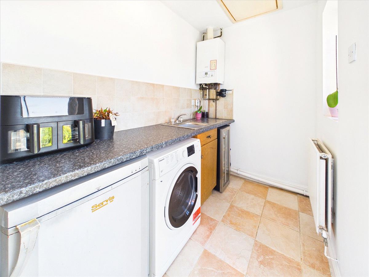 Property Image a49e1593-b3a6-4415-82d9-b3946428e42b