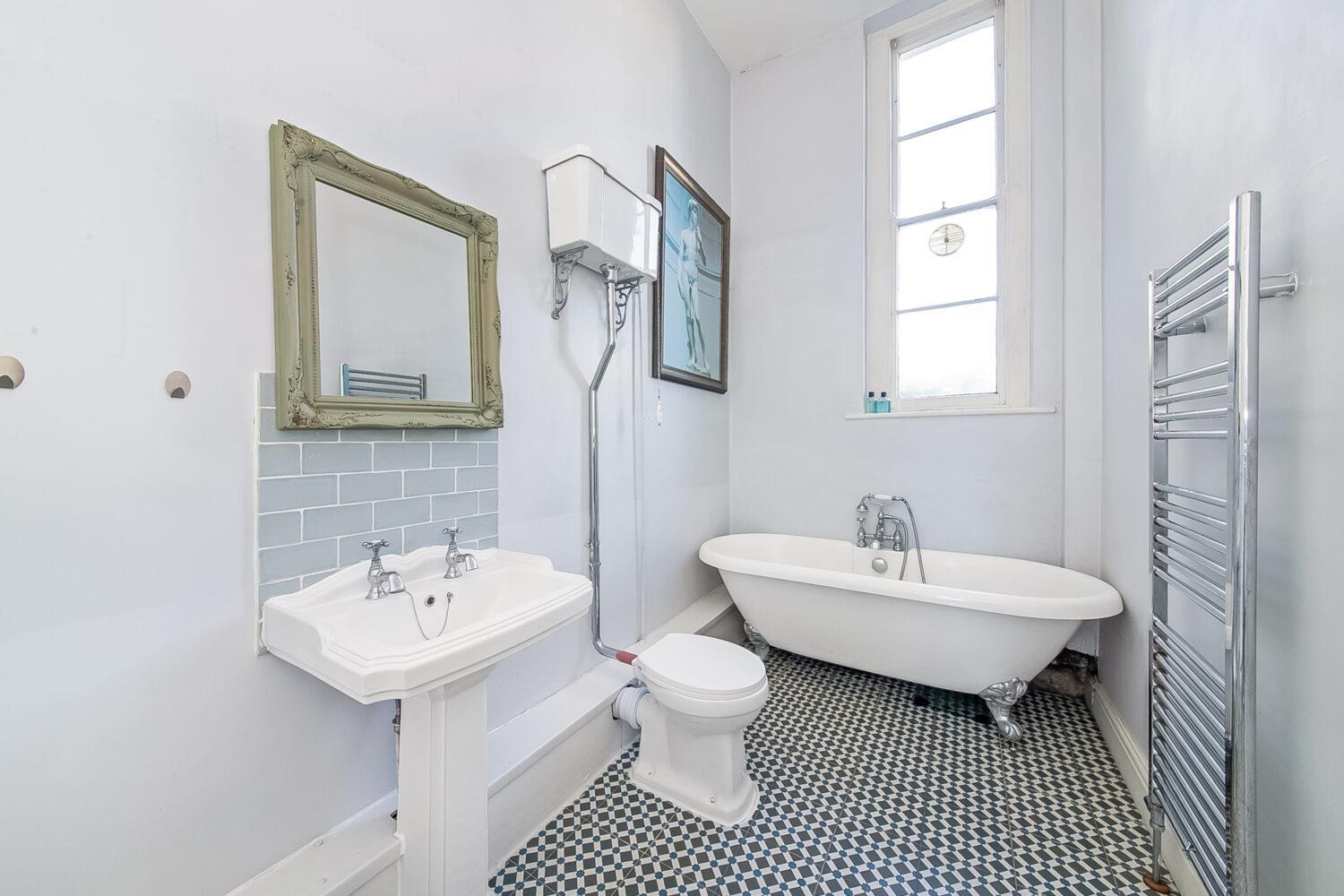 Property Image a5501f88-5d42-47cf-a5b9-67b446c6f2a5