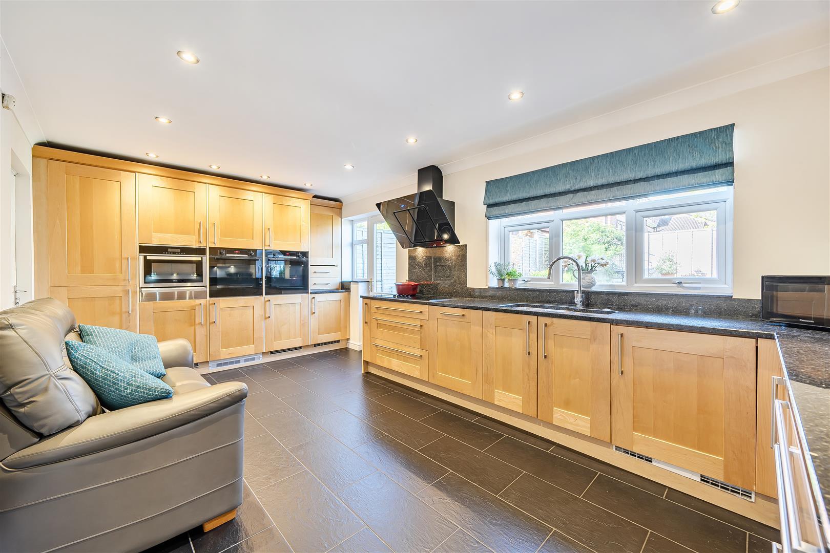 Property Image a6436320-5e52-4ef4-8446-9f9fce379f81