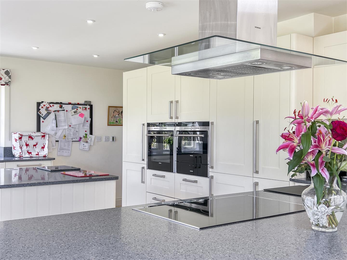 Property Image a6b406af-87f9-424c-902e-dd9363273239