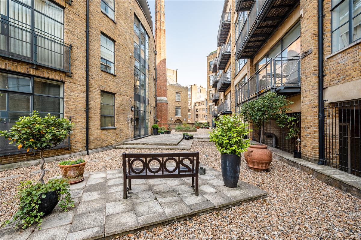 Newly refurbished two bedroom high end apartment for let in the exchange building Spitalfields E1