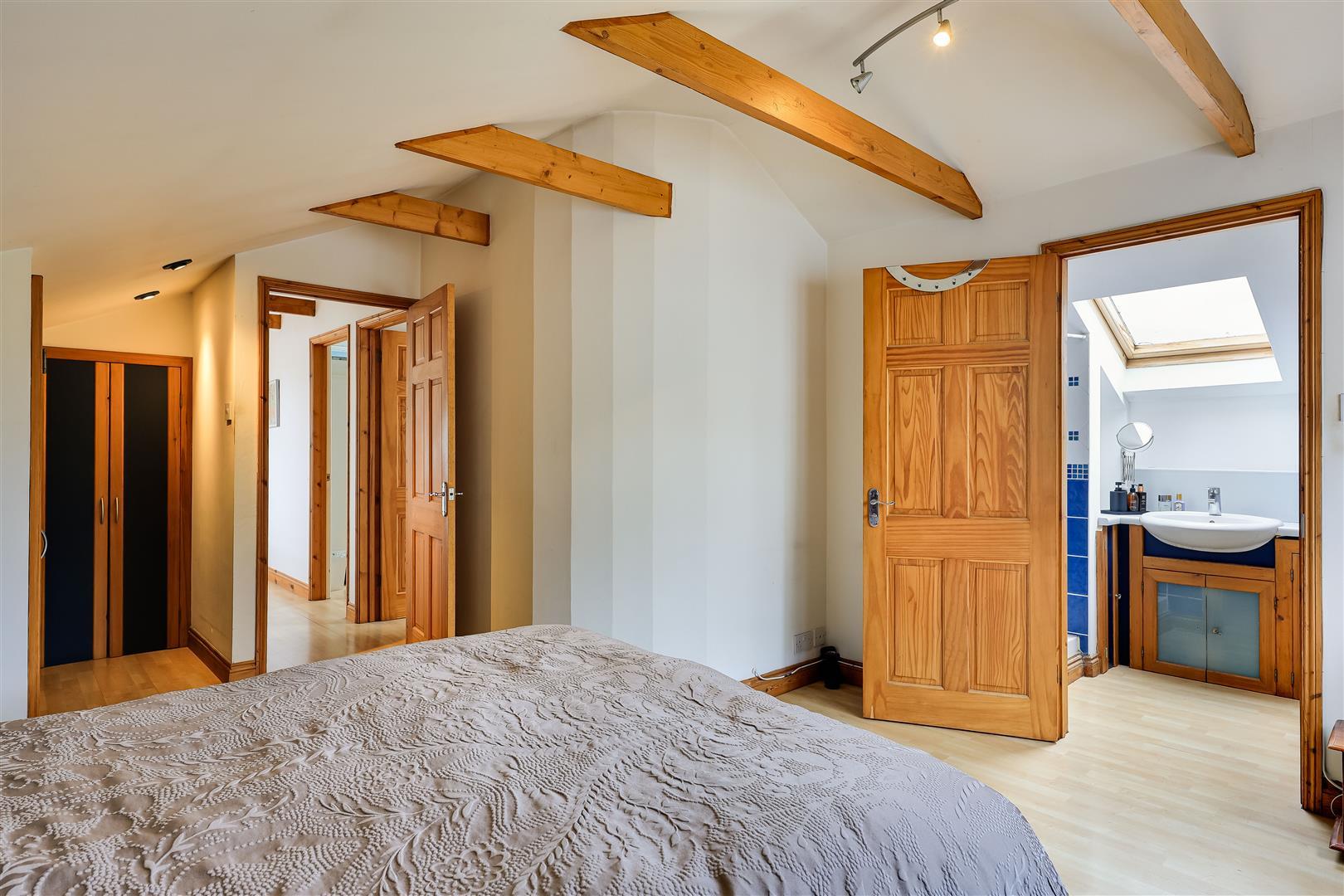 Property Image aa31e622-9c8b-46a7-8a37-b8c62b001b27