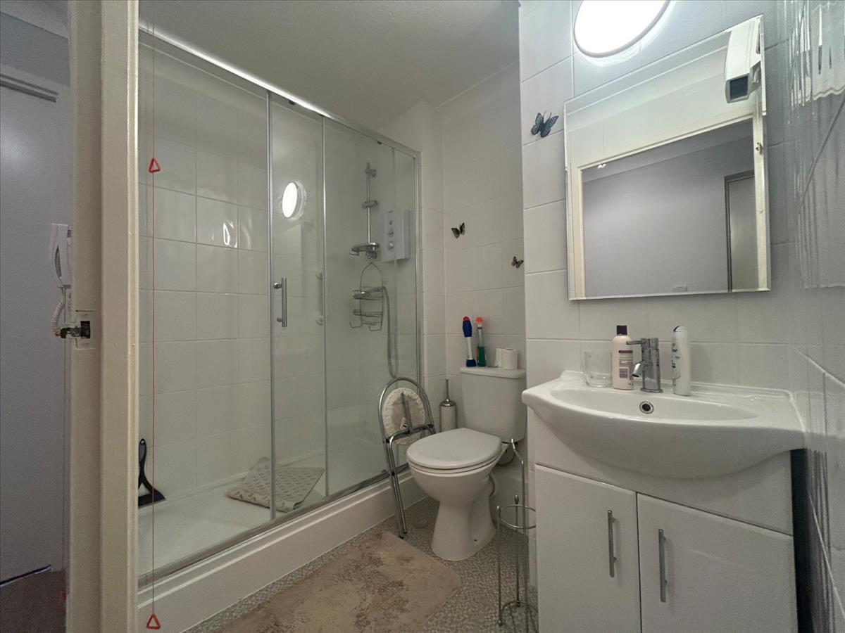 Property Image aa4419e8-e38b-4f5c-9bf5-25c5e0259145