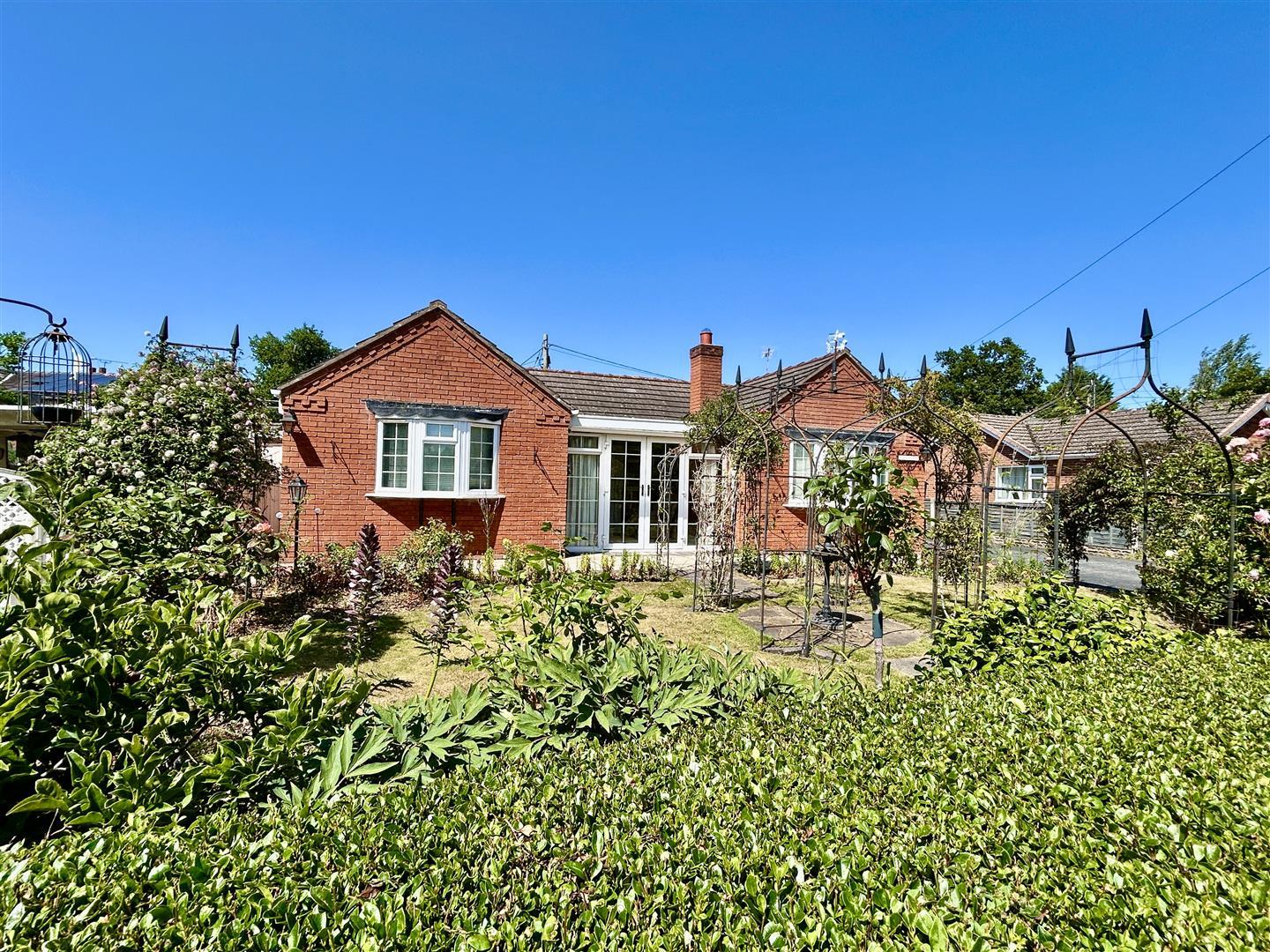 Property Image aaad28a5-f8e9-48da-babb-9c7998f24e9d