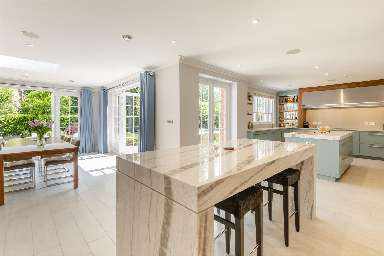 Property Image aaea9bc4-6284-44ab-8f46-10f14f7f0a2f