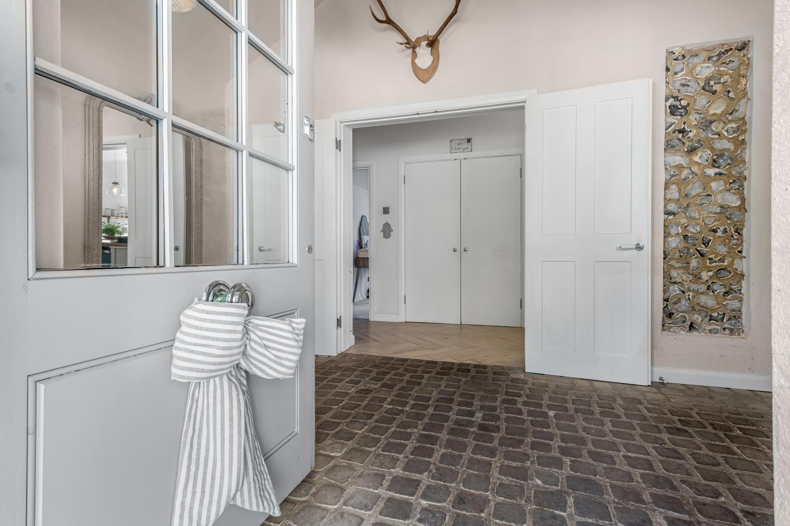 Property Image abd6f302-d8cd-4c79-b8ec-43b7b49a25ee
