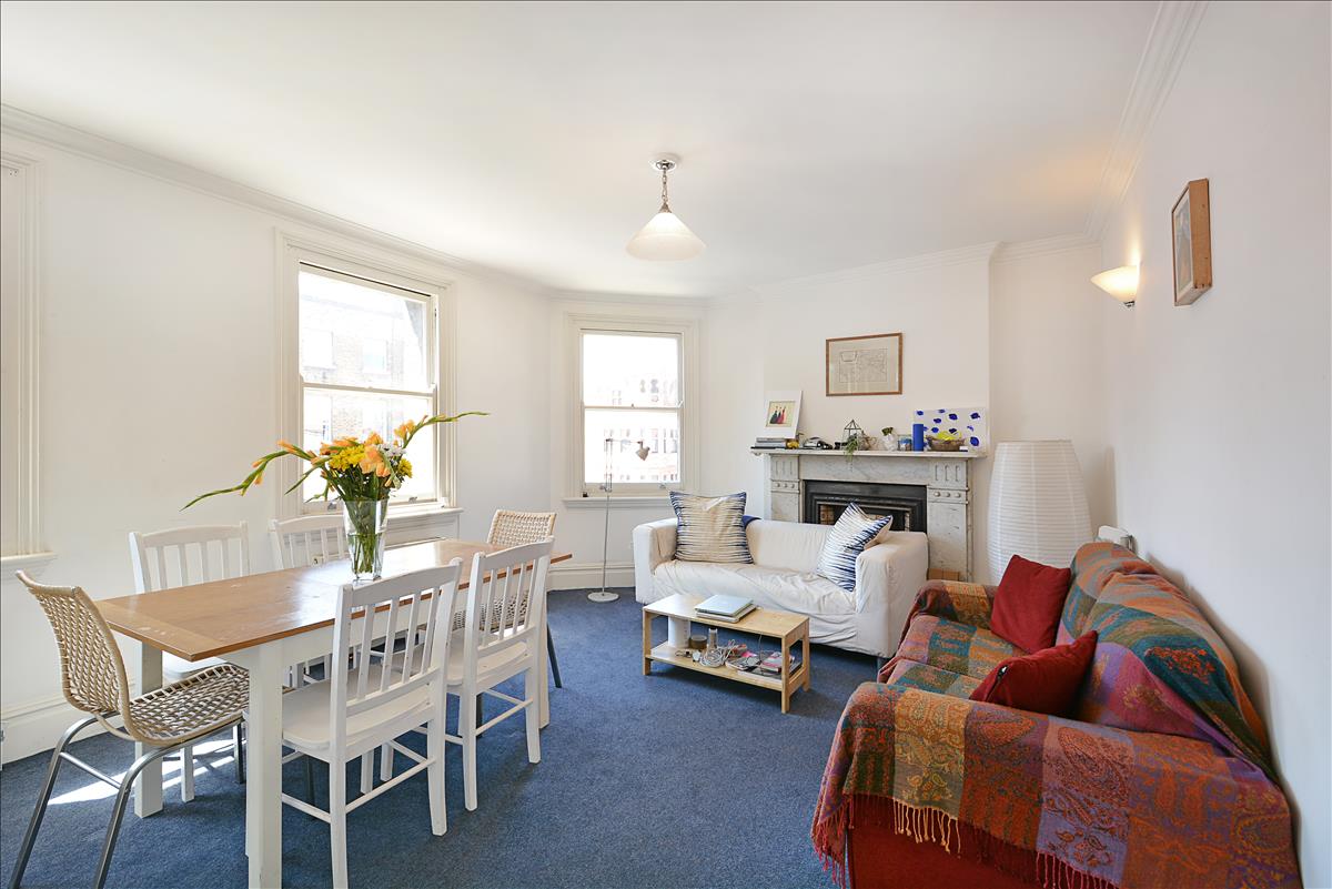 Top floor two bed apartment for rent on Upper Street N1