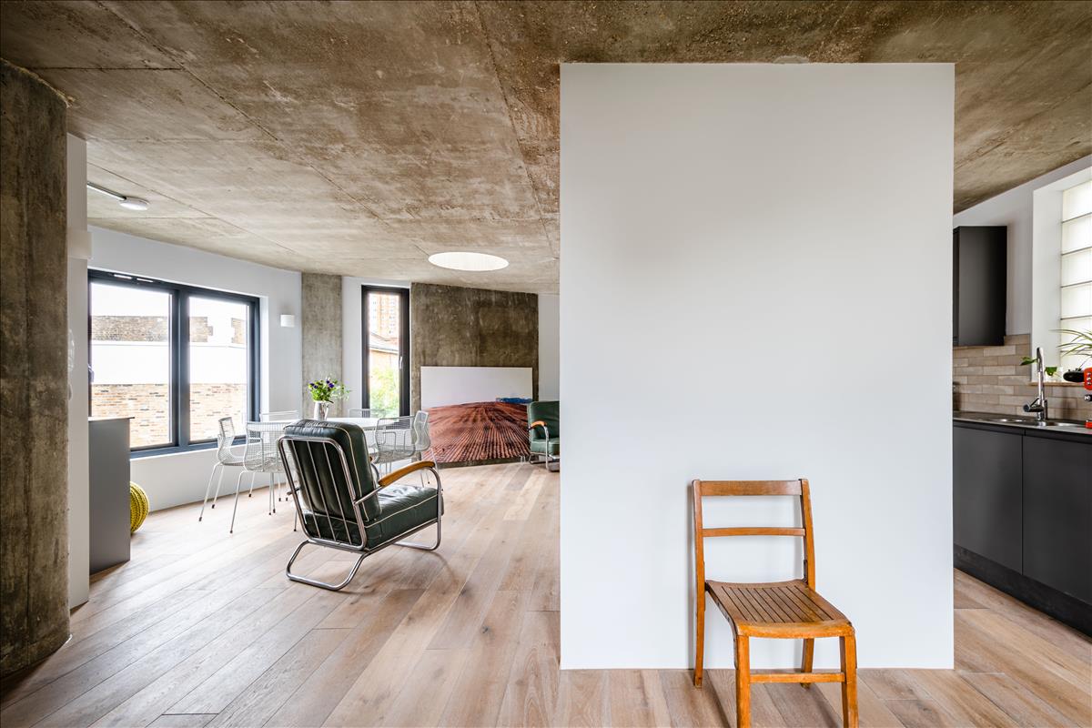 Three bedroom architect-designed triplex in London Fields for let e8