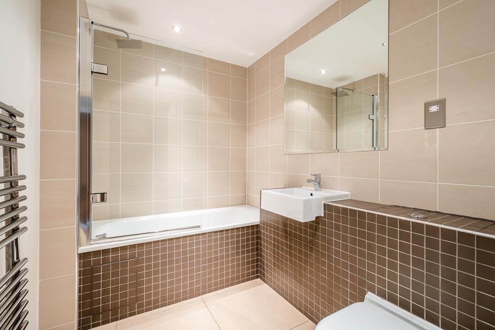two bedroom two bathroom penthouse for let on hoxton square n1