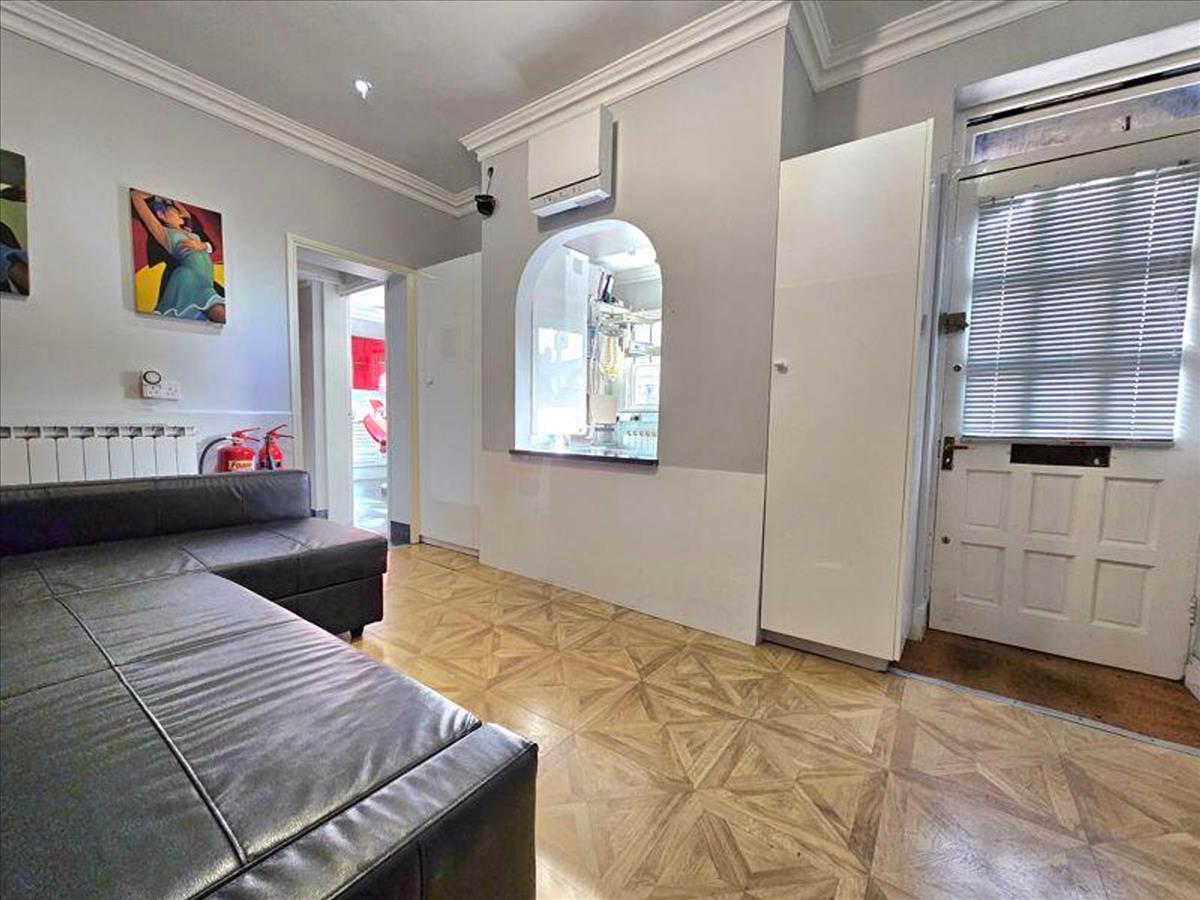 Property Image ad2328f4-c758-46ab-8fa2-0df322a8b5f3