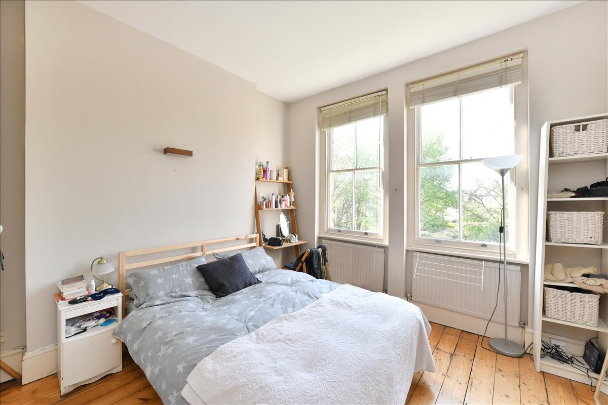 Two bedroom period apartment for rent in this beautiful victorian mansion block N1