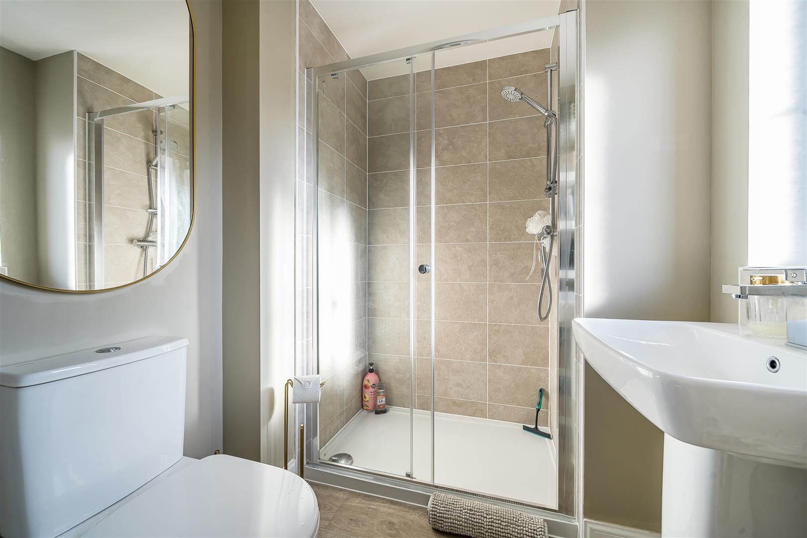 Property Image adf1a545-6f23-4c06-a767-98518898e3db
