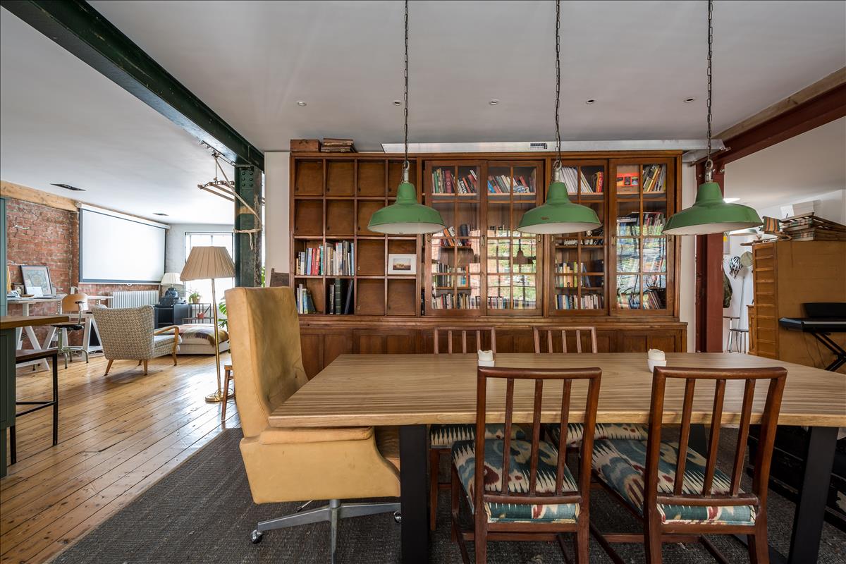 stunning topfloor penthouse apartment shoreditch