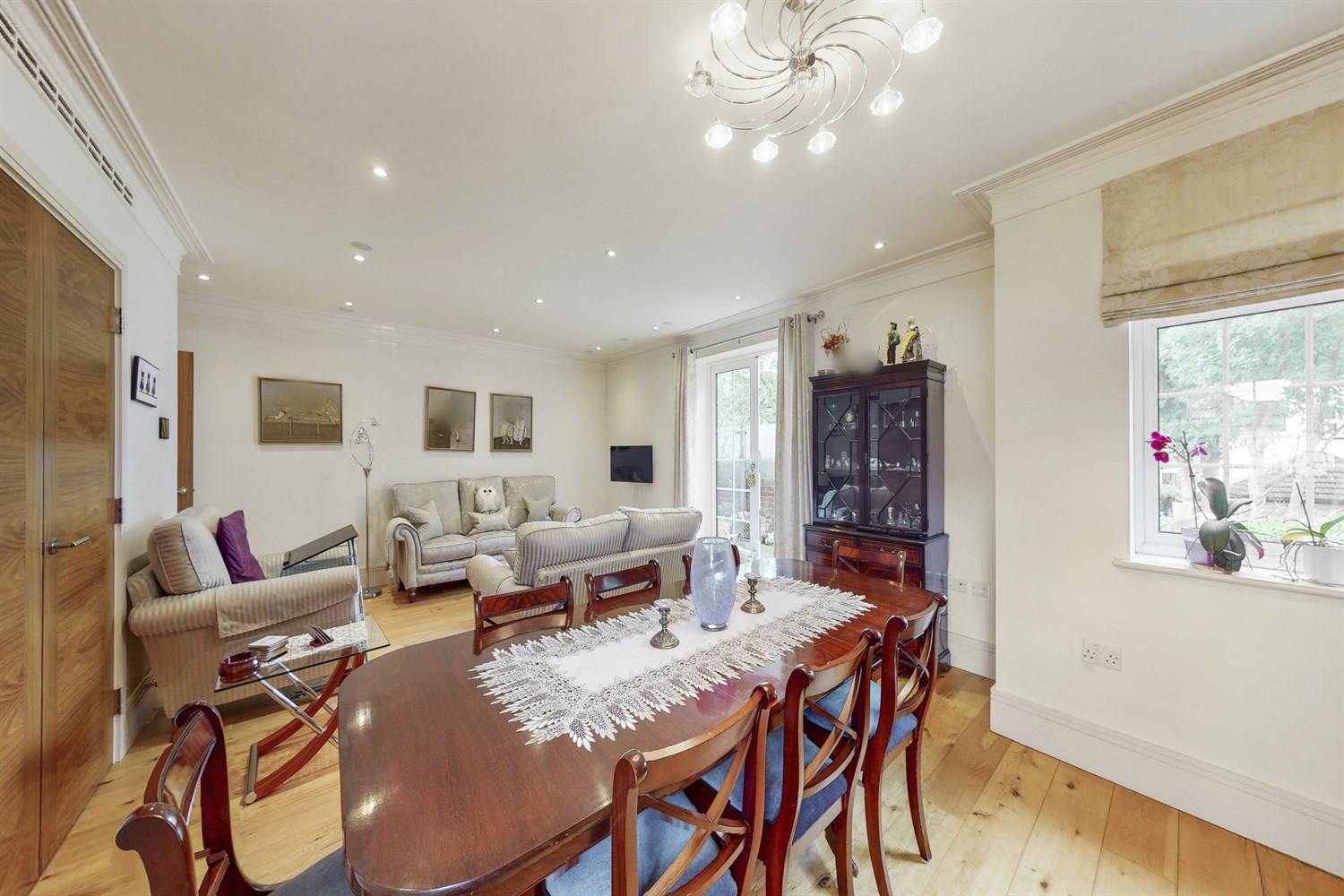 Property Image aecf801e-28c7-42c5-aa06-a033c778789e