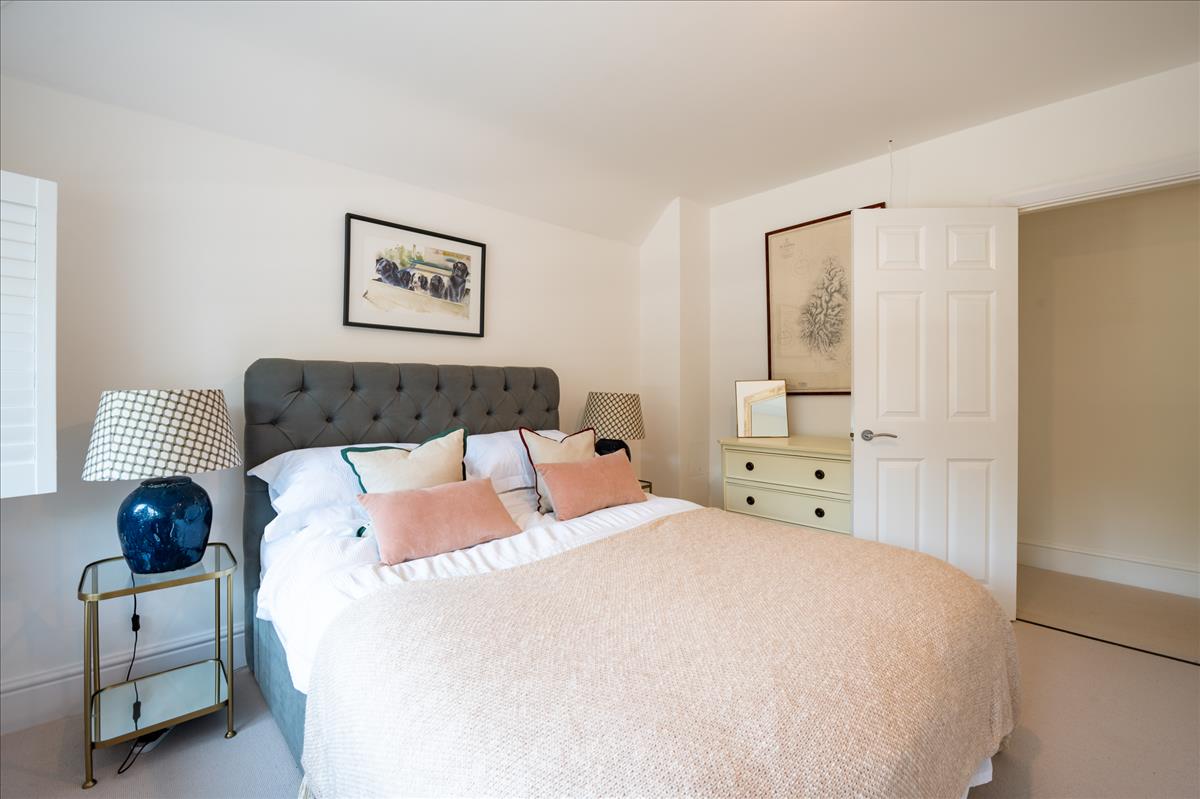 Property Image aeeac86a-15fe-43b1-9996-9821cdd2d137