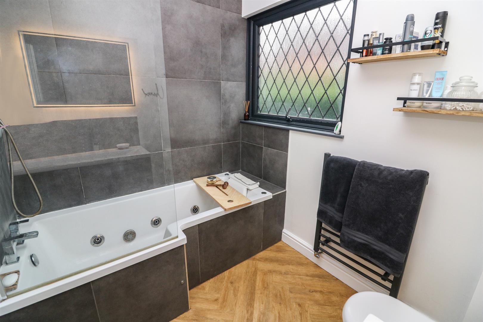Property Image afe76c63-c1f6-4074-8b27-3280b37b6984