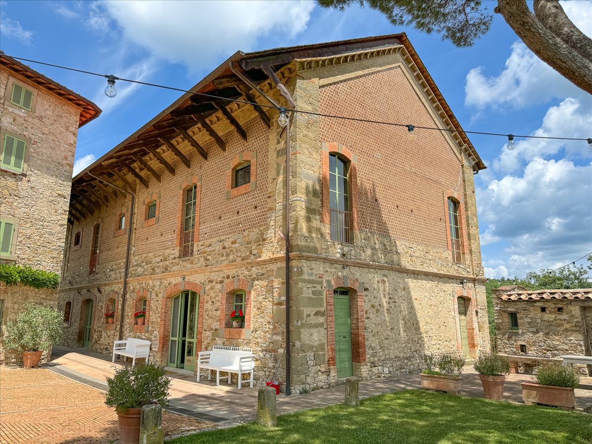 Property Image b0859723-1555-42ab-8959-113799387e99